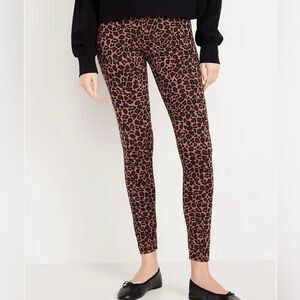 Old Navy Cheetah Print Mid-rise Ankle Length Pants(Size 4)